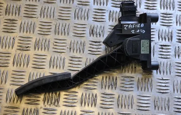 Opel Zafira A Accelerator throttle pedal 90581208 18203324 0281002298