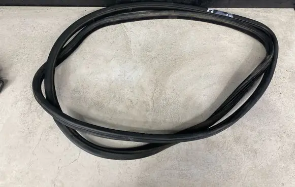 Volvo XC70 Front door rubber seal 