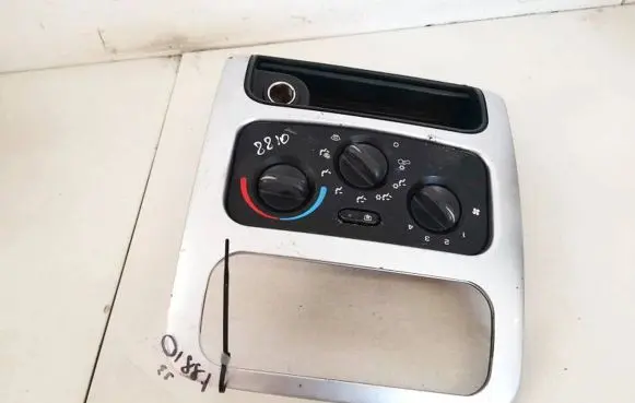Jeep Liberty Climate control unit p55037533ad