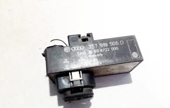 Volkswagen Golf III Coolant fan relay 357919506d 898722000
