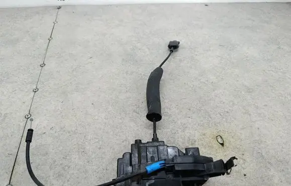 Renault Laguna III Front door lock 805000004R