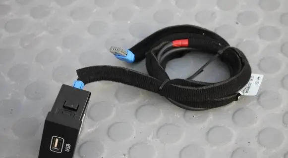 Hyundai i30 USB socket connector USB96120G4250 96120G4250 96595G3000