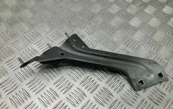 Audi Q5 SQ5 Fender mounting bracket 8R0821135