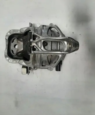 Audi A8 S8 D5 Engine mount bracket 4M0199256R