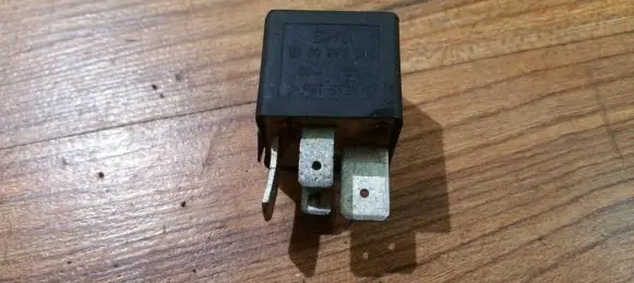 Audi A4 S4 B5 8D Other relay 443951253J 899511000