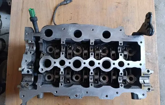 Peugeot 607 Engine head 4R8Q6C064AH