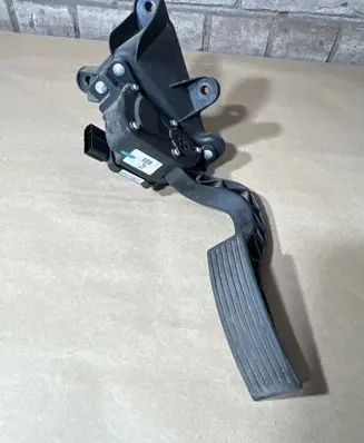 Hyundai Sonata Accelerator throttle pedal 327263k100 CiN0288A3L100