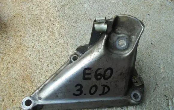 BMW 5 E60 E61 Engine mounting bracket