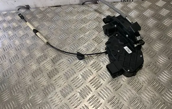 Volvo XC60 Front door lock 30799315