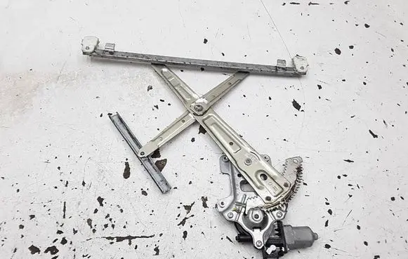 Mitsubishi Lancer VIII Front door window regulator motor 5713A086