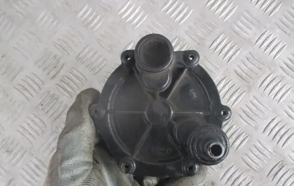 Ford Mondeo MK IV Vacuum pump