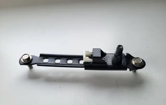 Nissan Qashqai Seat belt height adjuster 