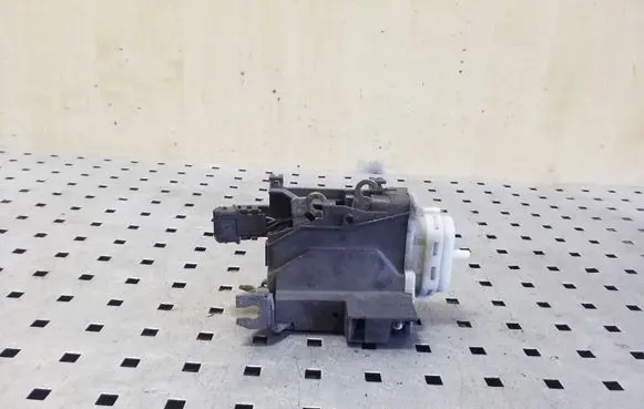 Audi A6 S6 C4 4A Front door lock 4A1837016B