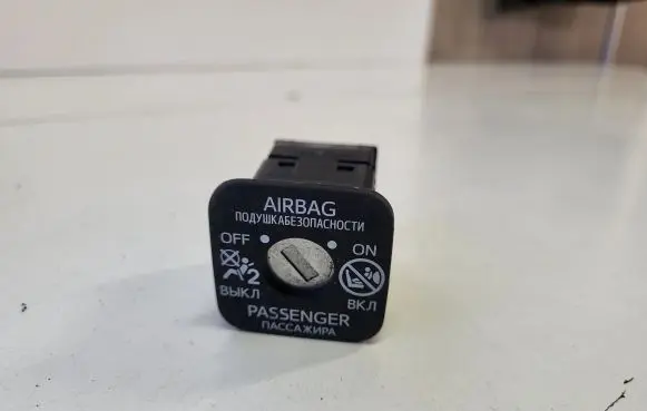 Toyota Verso Passenger airbag on/off switch 