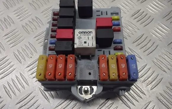 Fiat Croma Fuse box cover 51804118
