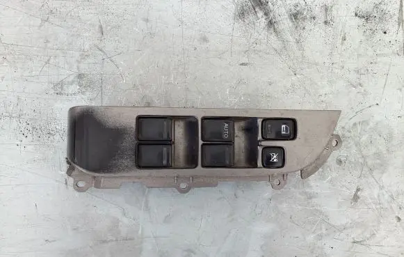 Nissan X-Trail T30 Electric window control switch
