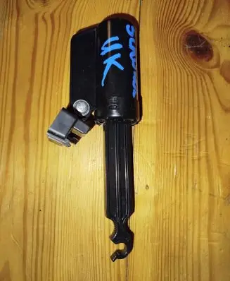 Mazda 3 II Glovebox shock absorber 