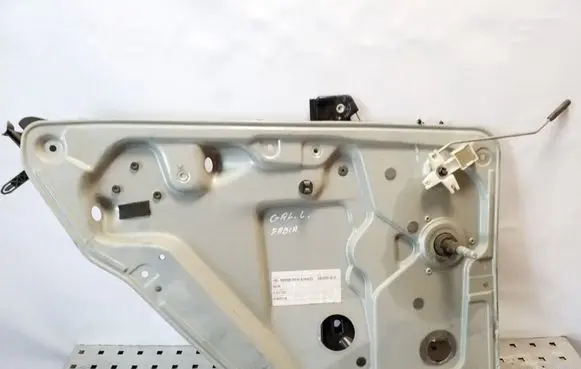 Rear door manual window regulator