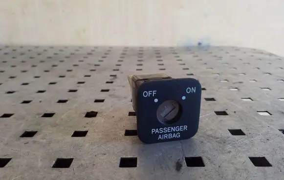 Passenger airbag on/off switch