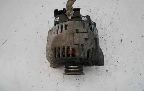 Toyota RAV 4 (XA40) Generator/alternator 8574045