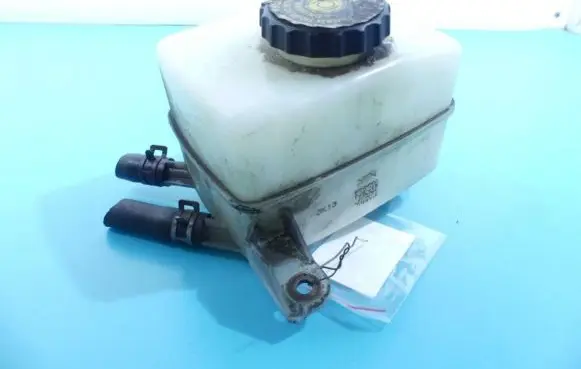 Lexus RX 330 - 350 - 400H Brake fluid reservoir 132311-40500 IMPRK1140050