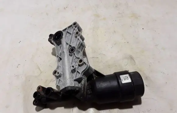Oil filter mounting bracket