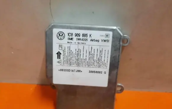 Volkswagen Polo IV 9N3 Airbag control unit/module 1C0909605K