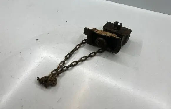 Toyota Hilux (AN10, AN20, AN30) Spare wheel mounting bracket