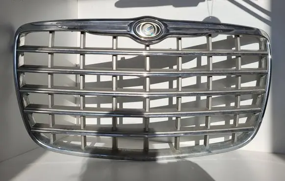 Chrysler 300 - 300C Front bumper upper radiator grill 04805929AA