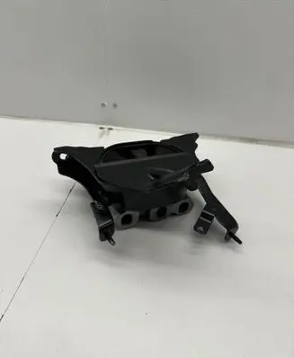 Engine mount bracket