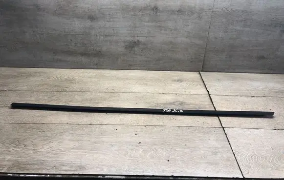 BMW 1 F20 F21 Front door glass trim molding 7240861