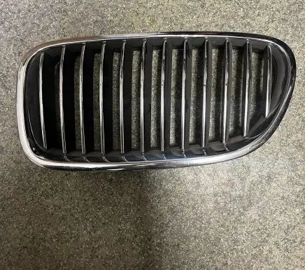 BMW 5 F10 F11 Front bumper upper radiator grill 51137200727
