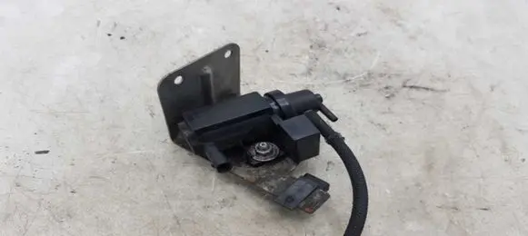 BMW 5 E60 E61 Turbo solenoid valve 70206301 08T191 1174780539101