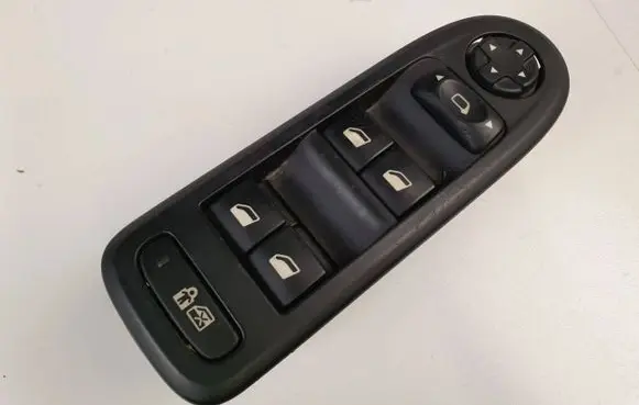 Peugeot 508 Electric window control switch 96662118ZD 30170377 101032293