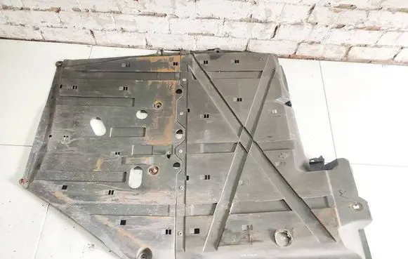 Peugeot 206 Engine splash shield/under tray
