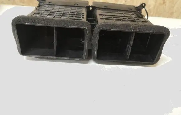 KIA Sportage Dash center air vent grill 80335148 84810A