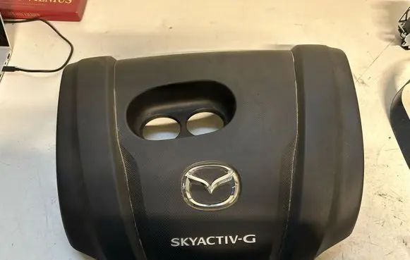 Mazda 2 Engine cover (trim)
