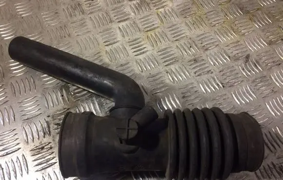 Subaru Outback Air intake hose/pipe B009