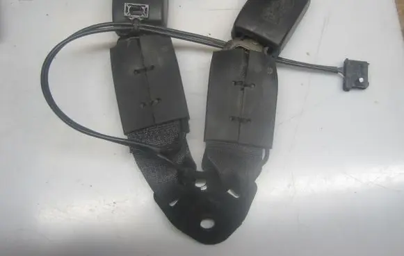 Opel Mokka X Rear seatbelt buckle 42450185