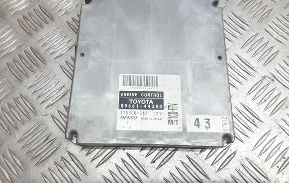 Toyota Avensis Verso Engine control unit/module 1758005121