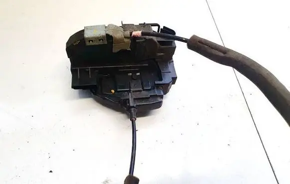 Nissan Leaf I (ZE0) Rear door lock