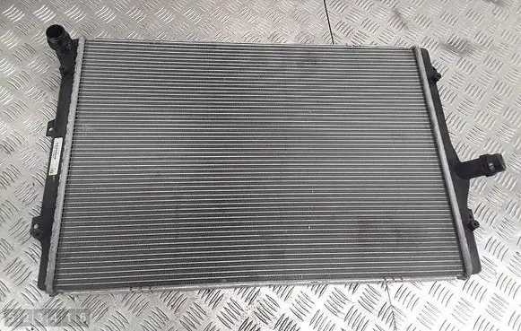 Volkswagen PASSAT B7 Coolant radiator 3AA121253