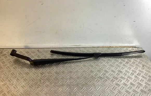 Nissan Qashqai Front wiper blade arm