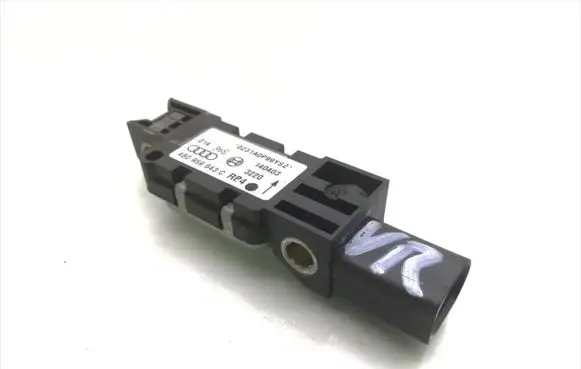 Audi A8 S8 D3 4E Airbag deployment crash/impact sensor 4B0959643C 140403