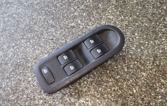 Renault Scenic II - Grand scenic II Electric window control switch 156018070