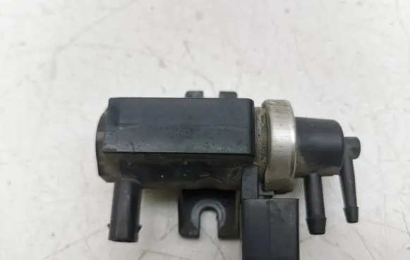 Mercedes-Benz B W245 Vacuum valve A0051535528