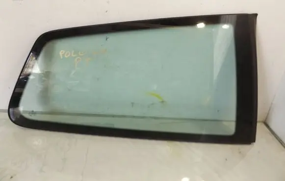 Volkswagen Cross Polo Front vent window/glass (coupe) 
