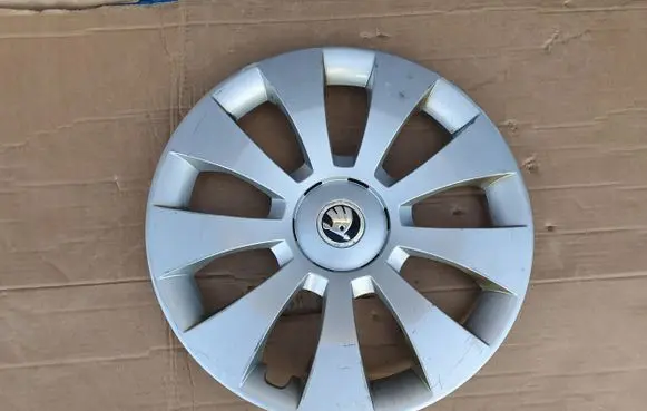 Skoda Superb B8 (3V) R16 wheel hub/cap/trim 3V0601147