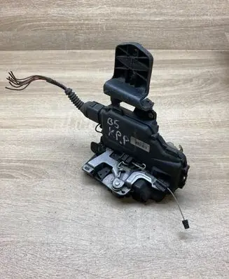 Volkswagen PASSAT B5.5 Front door lock C6X1837013H