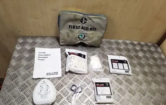 Skoda Octavia Mk2 (1Z) First aid kit